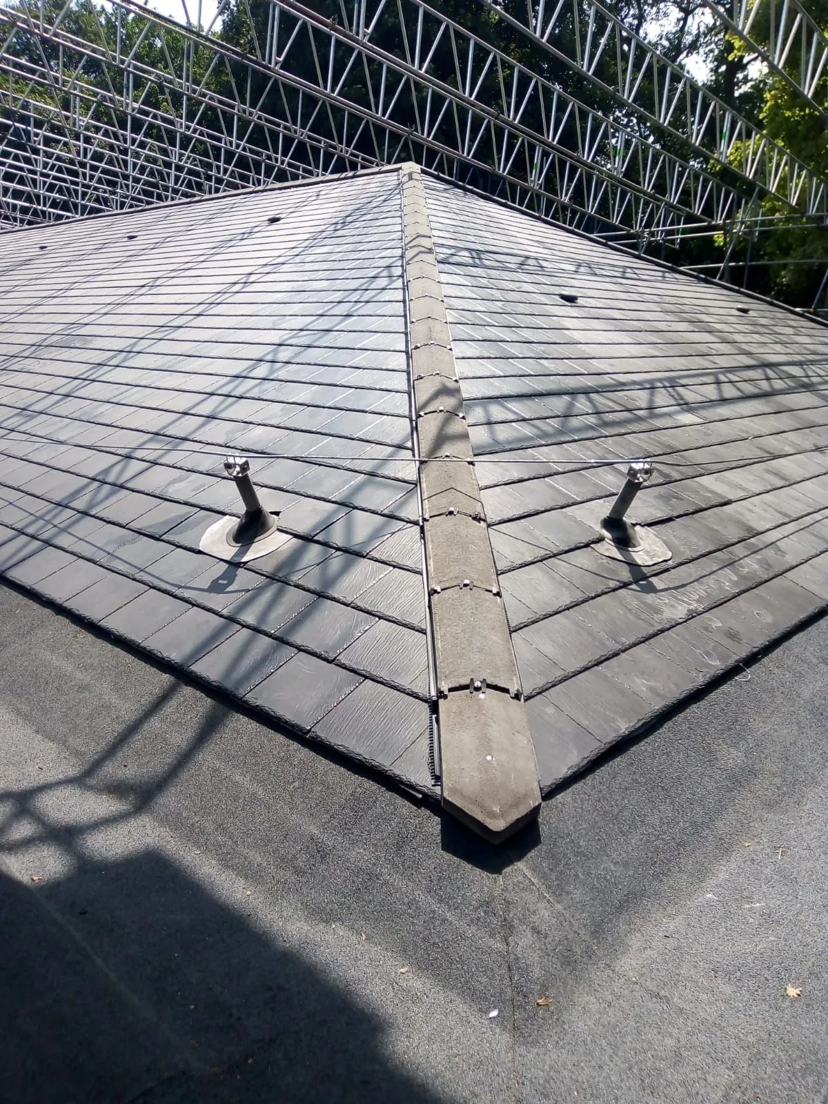 New grey tiled roof in Buckinghamshire